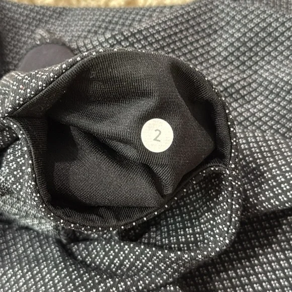 Lululemon Skinny Groove Pant Size 2 (Diamond Dot Black White) - Picture 8 of 8